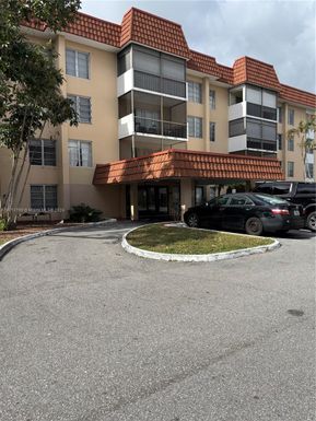 4152 Inverrary Dr # 106, Lauderhill FL 33319