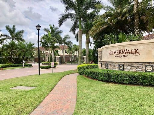 106 E Riverwalk Cir E # 106, Plantation FL 33325