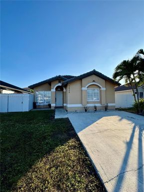 7826 NW 194th St, Hialeah FL 33015