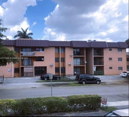 1471 W 43rd Pl # 302, Hialeah FL 33012