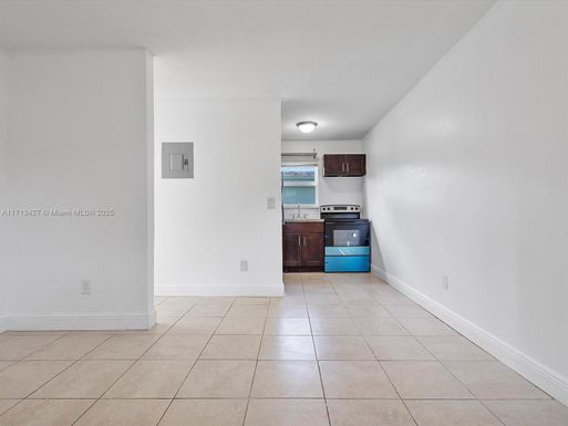 821 NW 5th Ave # 2, Hallandale Beach FL 33009