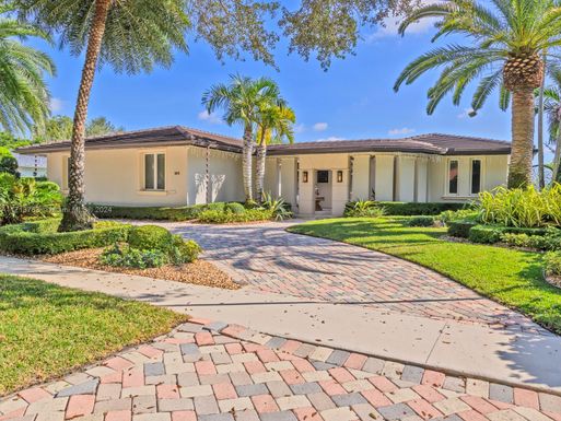 16111 W Troon Cir, Miami Lakes FL 33014