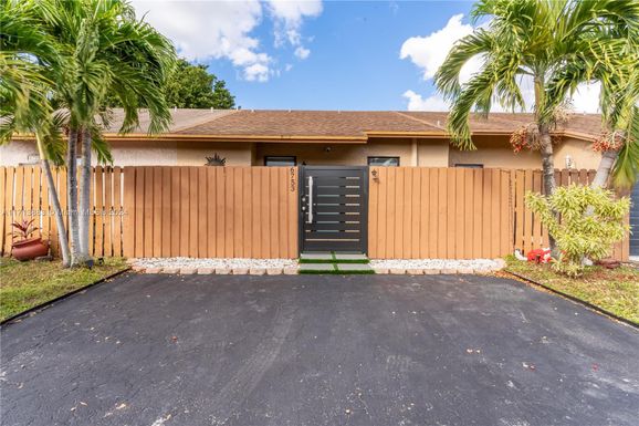 6753 NW 192nd Ln, Hialeah FL 33015