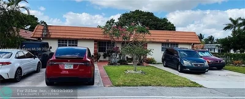 7387 NW 76th St, Tamarac FL 33321