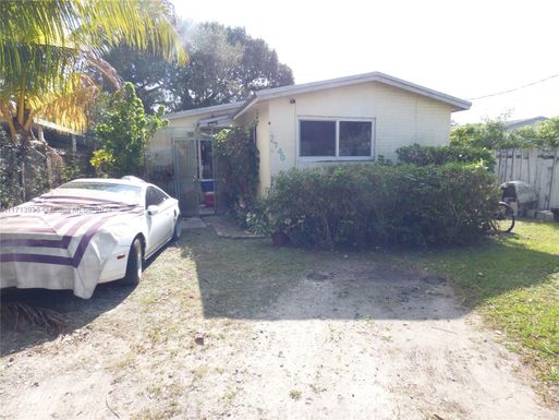 2740 NW 50th St, Miami FL 33142