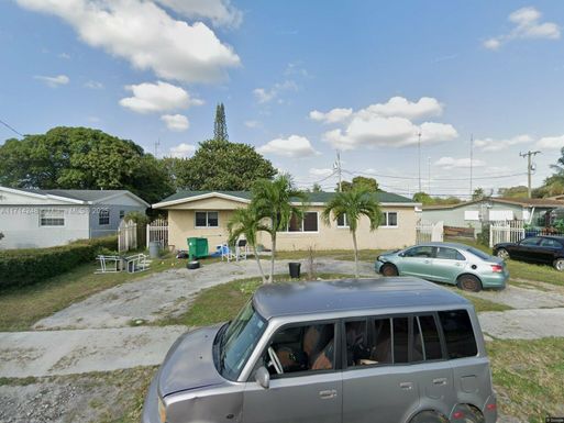 911 NW 200th Ter, Miami Gardens FL 33169