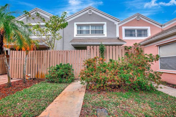 12363 NW 13th Ct, Pembroke Pines FL 33026