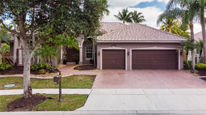 2221 W 129th Ter, Pembroke Pines FL 33028