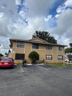 2615 W 67th Pl # 11, Hialeah FL 33016