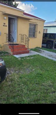 636 SW 8th Ave # 1, Miami FL 33130