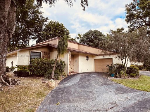 8071 Palmetto Palm Cir, Tamarac FL 33321