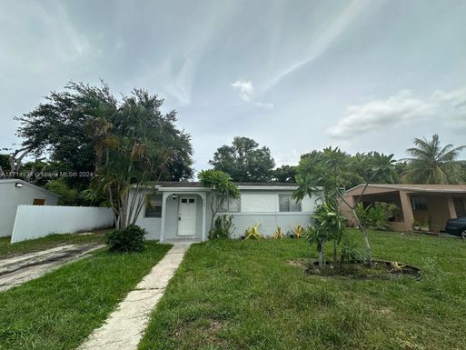 940 NW 34th Way, Lauderhill FL 33311