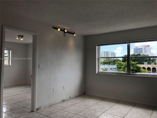 444 SW 4th St # 404, Miami FL 33130