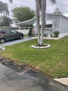 462 NW 51st St, Deerfield Beach FL 33064