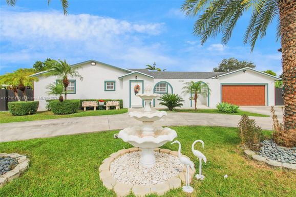 15901 SW 284th St, Homestead FL 33033