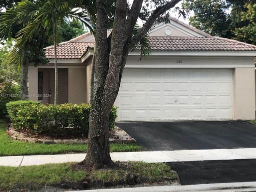 4288 Greenbriar Ln, Weston FL 33331