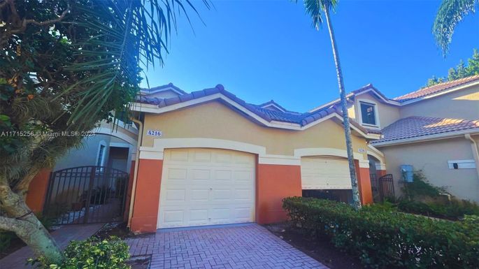 4216 Vineyard Cir, Weston FL 33332