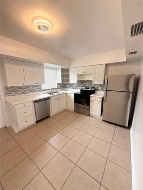 241 SE Park St # 3, Dania Beach FL 33004