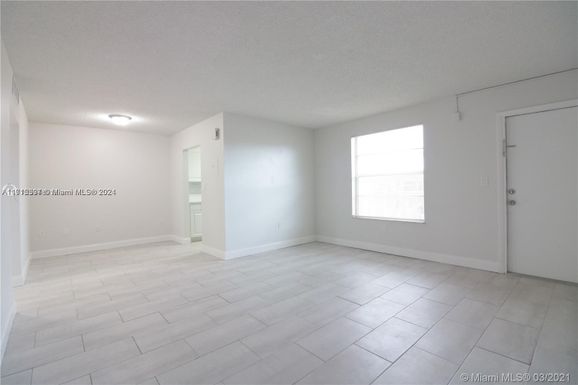 400 NE 1st St # 110, Hallandale Beach FL 33009