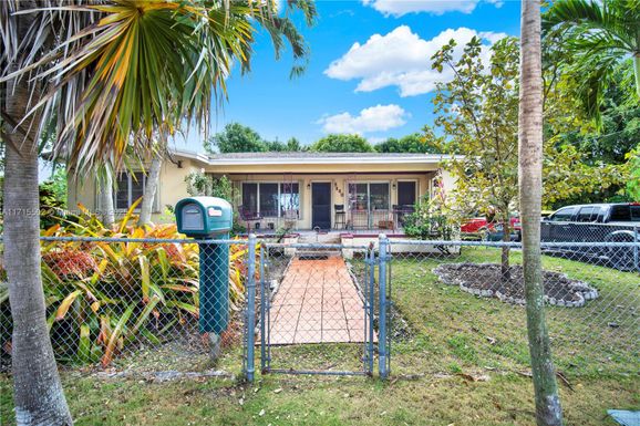 5880 SW 66th St, South Miami FL 33143