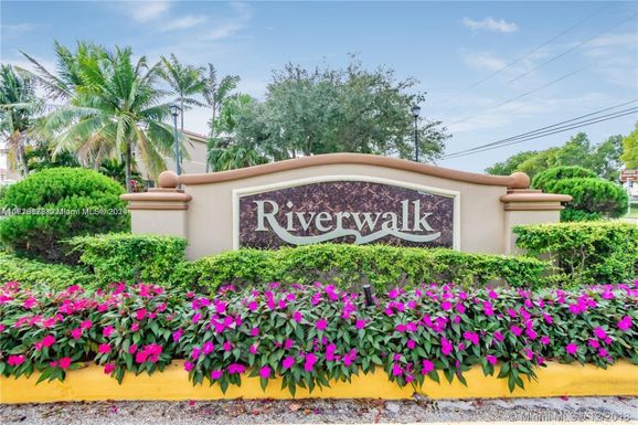 240 Riverwalk Cir, Sunrise FL 33326