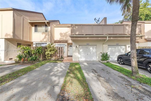 8239 NW 8th St # 3, Plantation FL 33324