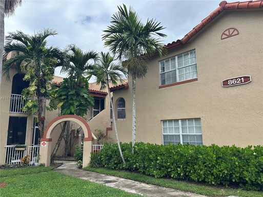 8621 SW 5th St # 206, Pembroke Pines FL 33025