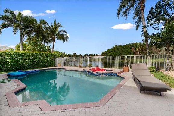 1095 Chenille Cir # 1095, Weston FL 33327