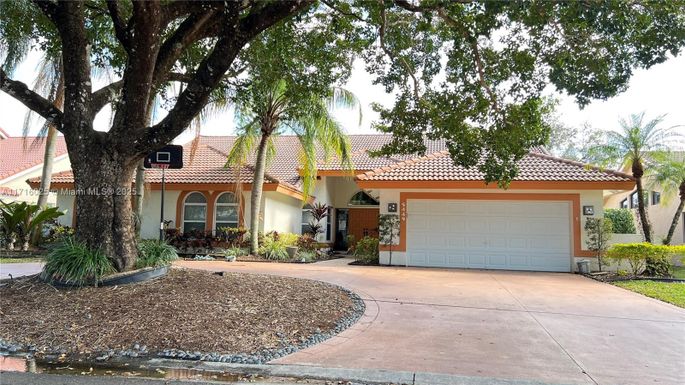 5449 NW 86th Ter, Coral Springs FL 33067