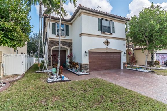 8879 W 33rd Ave, Hialeah FL 33018