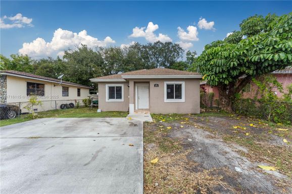 1971 NW 57th St, Miami FL 33142