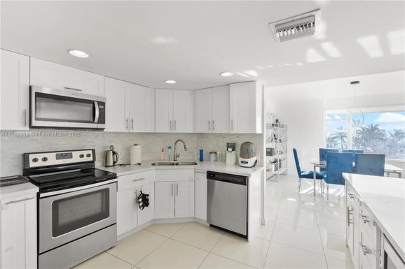 5255 Collins Ave # 3D, Miami Beach FL 33140