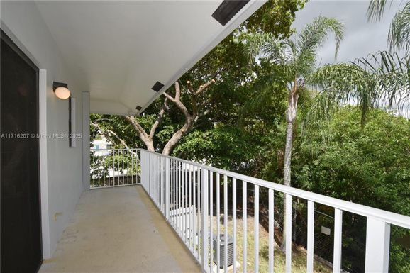 1401 NE 53rd St # 205, Fort Lauderdale FL 33334