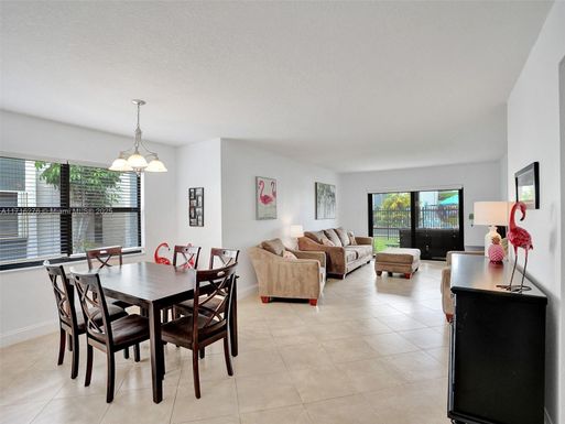 245 SE 10th St # 4B, Deerfield Beach FL 33441