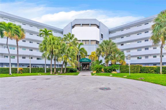 4000 NE 170th St # 305, North Miami Beach FL 33160