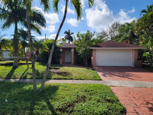 812 SE 14th Ct, Deerfield Beach FL 33441