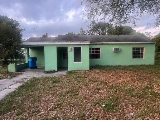 5639 SW 26th St, West Park FL 33023