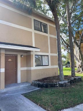 9496 S Palm Cir S # 9496, Pembroke Pines FL 33025