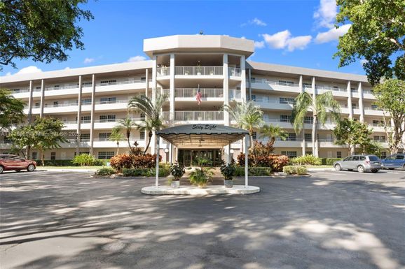 545 Oaks Ln # 405, Pompano Beach FL 33069