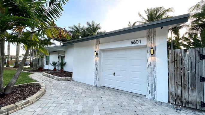 6801 NW 26th Way, Fort Lauderdale FL 33309