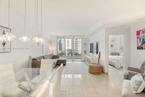 801 Brickell Key Blvd # 806, Miami FL 33131