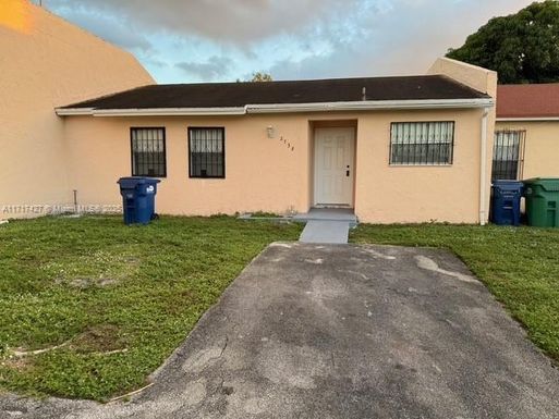 2738 NW 200th Ter, Miami Gardens FL 33056