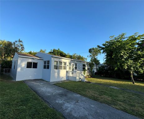 825 N 26th Ave, Hollywood FL 33020