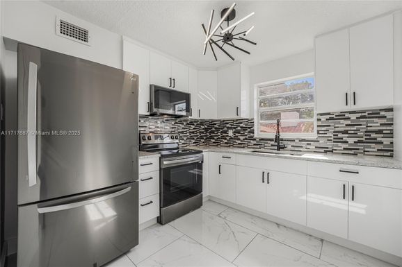 910 Michigan Ave # 301, Miami Beach FL 33139