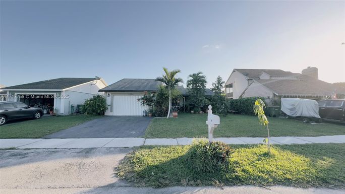 1254 N Fieldlark Ln, Homestead FL 33035