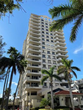 6422 Collins Ave # 4, Miami Beach FL 33141