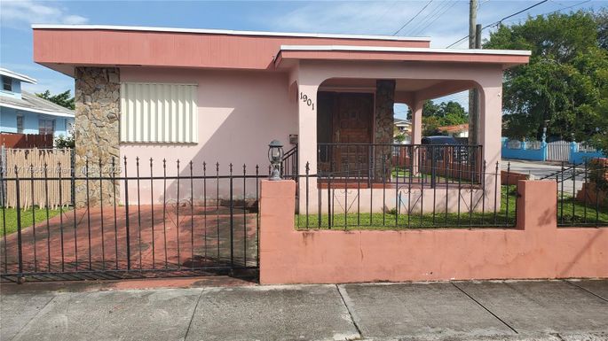 1901 NW 1st Ter, Miami FL 33125