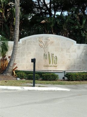 9640 NW 2nd St # 201, Pembroke Pines FL 33024