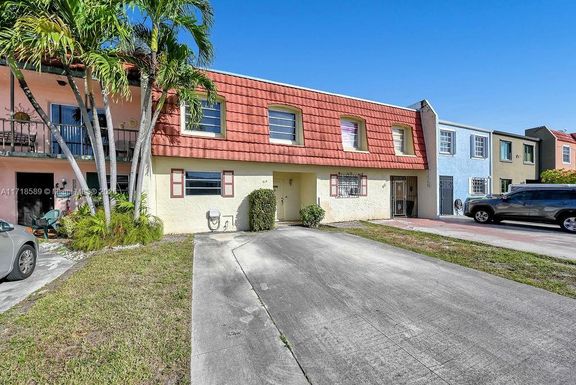 915 W 80th Place, Hialeah FL 33014