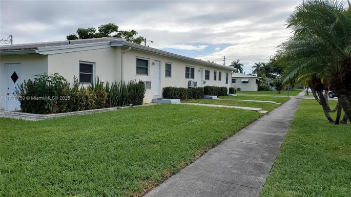 202 SE 3rd St, Dania Beach FL 33004